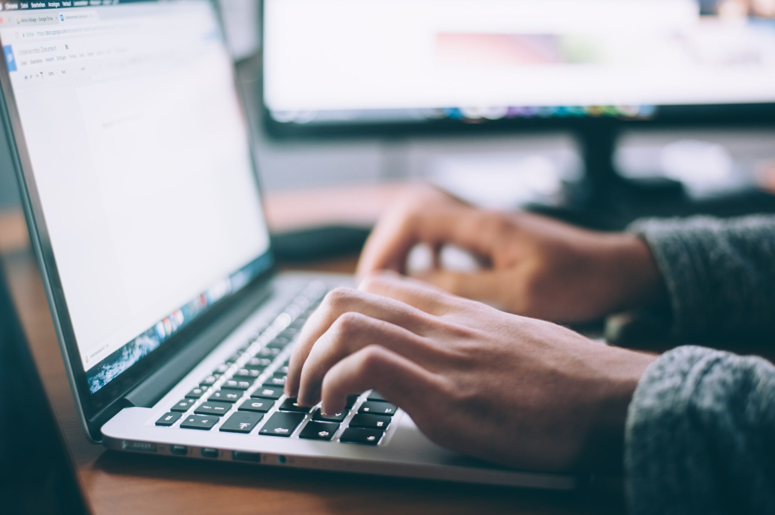 5 skutecznych wskazówek na skuteczne poszukiwanie pracy na portalach internetowych (fot. unsplash.com)