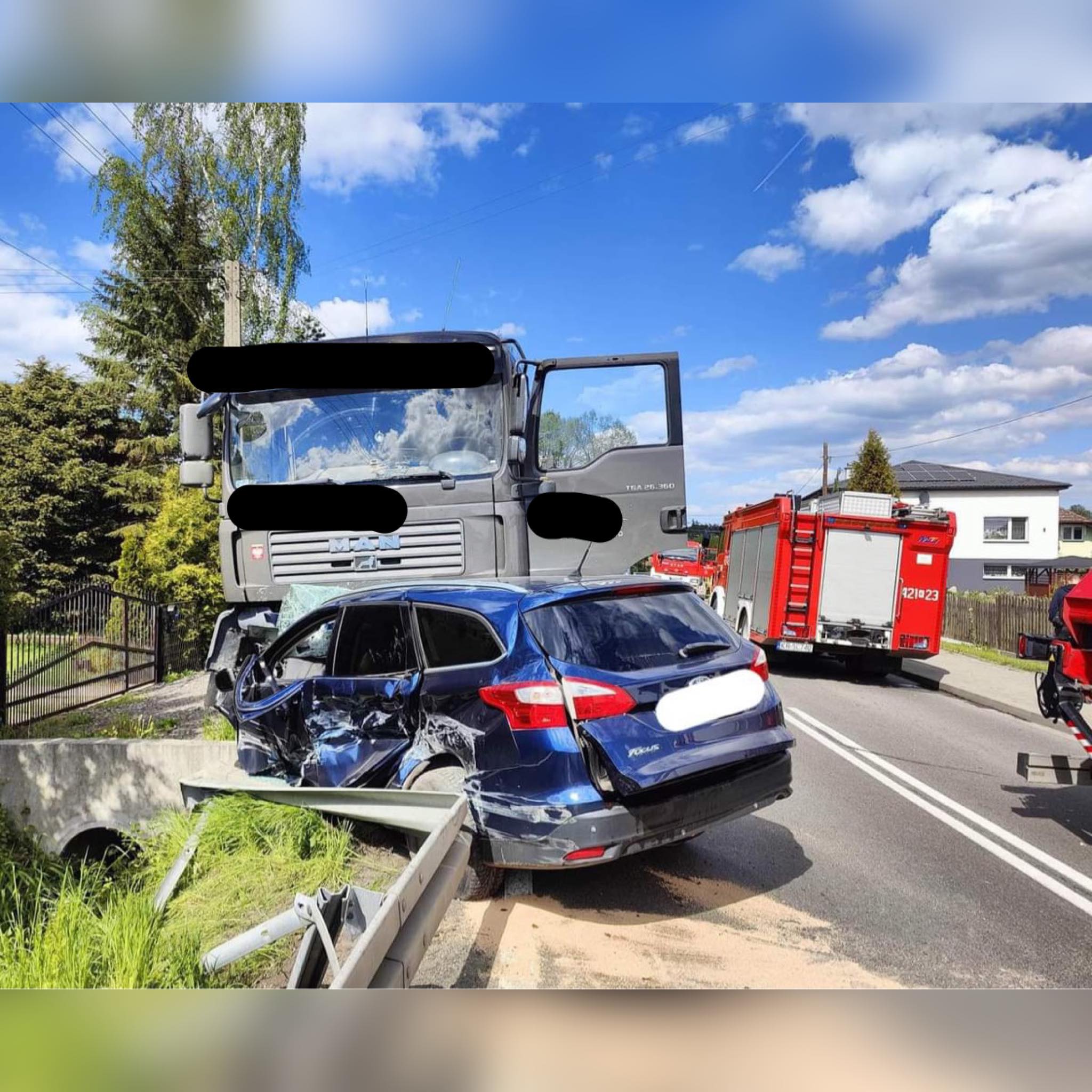 Zderzył się z ciężarówką. Nie żyje/fot.Policja Małopolska