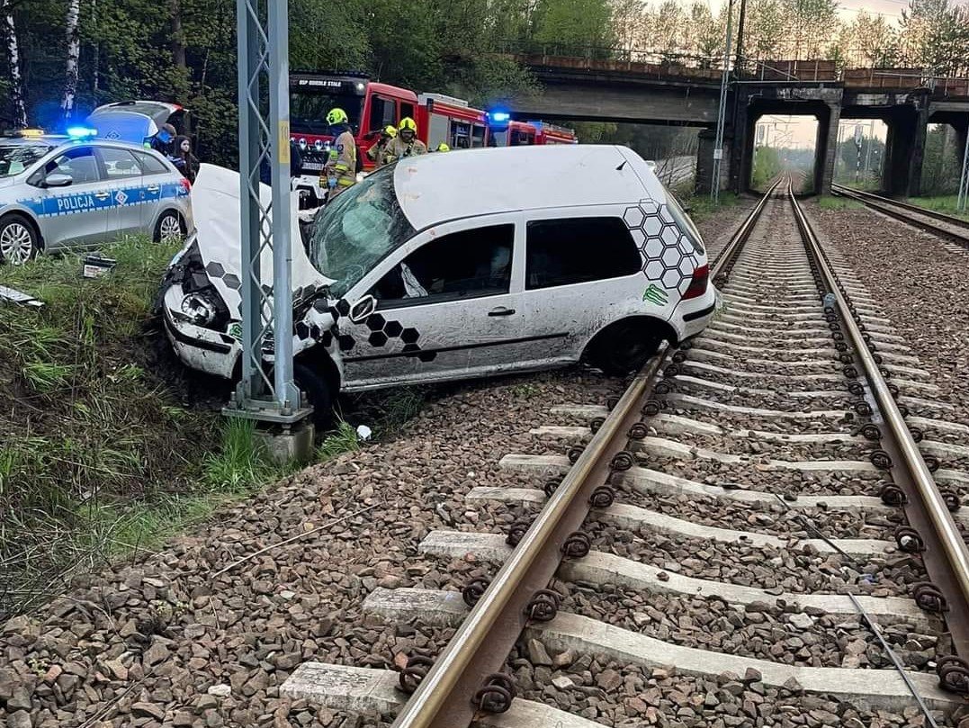Jaworzno: Volkswagen golf a w nim kompletnie pijany nastolatek/fot.Śląska Policja