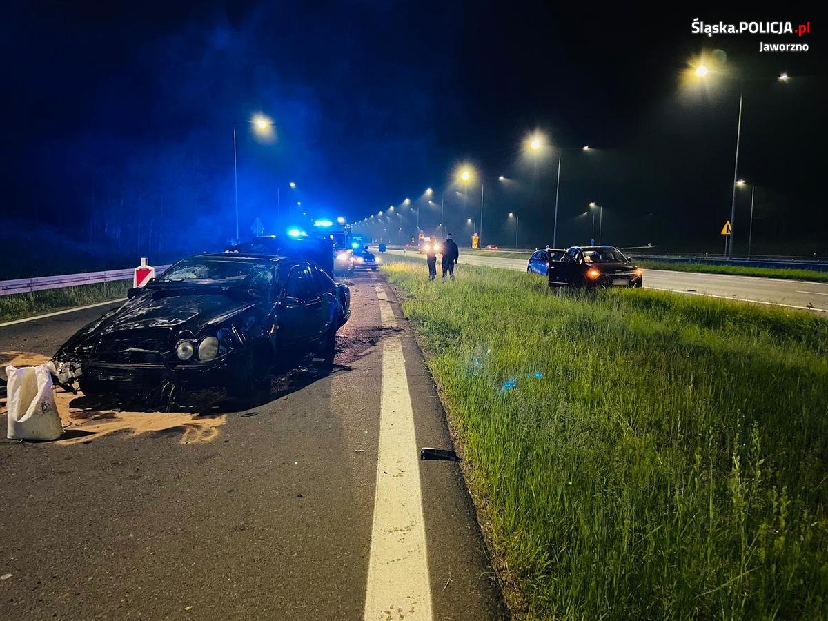 Pościg na A4. Zniszczony punkt poboru opłat/fot.Śląska Policja