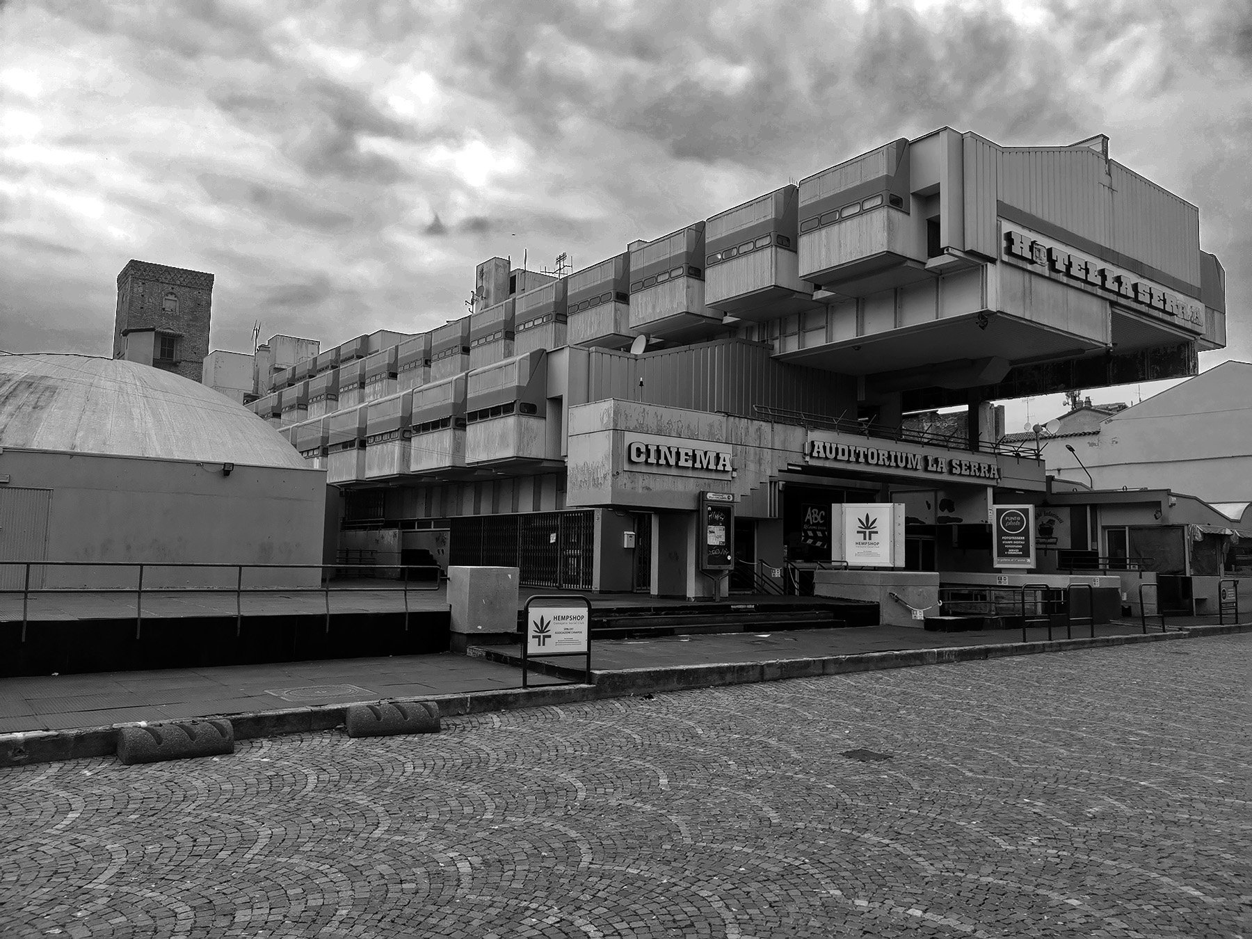 Nocleg w opuszczonym hotelu Hotel La Serra
