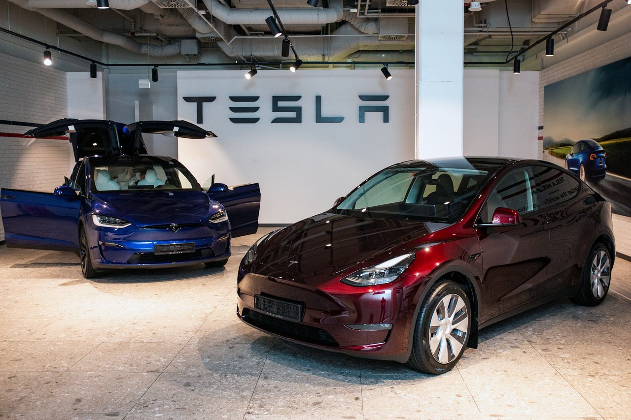 Tesla otwiera salon w Galerii Libero