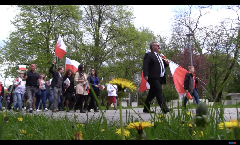 Dzień Flagi w 2004 roku ustanowił Sejm i z założenia to święto, które ma wyrażać szacunek do narodowych barw, ale i propagować wiedzę o symbolach Polski i polskiej tożsamości.