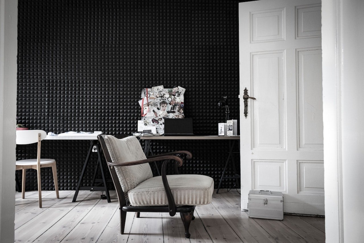 Fotel do salonu – 3 podstawowe style do różnych rodzajów tego wnętrza! (fot. pexels.com)