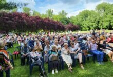 Koncert Telewizja TVS - katowickim seniorom w Parku Kościuszki