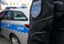Kobieta biegała między samochodami na DK81. Gonił ją policjant. Fot. KMP Cieszyn