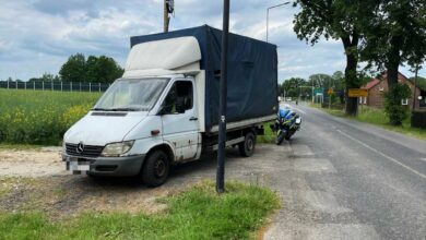 1,8 promila i zdezelowany „dostawczak”. Policja zatrzymała kierowcę. Fot. Śląska Policja