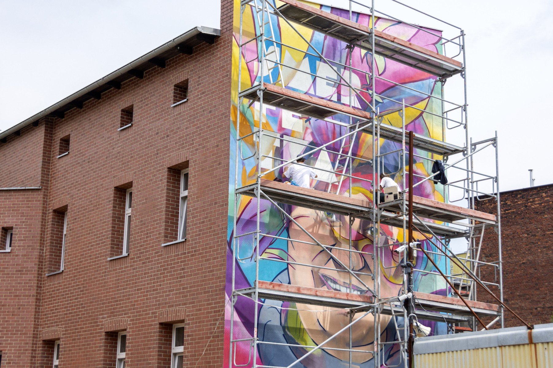 Mural Smerfetki już prawie gotowy. Fot. UM Bytom