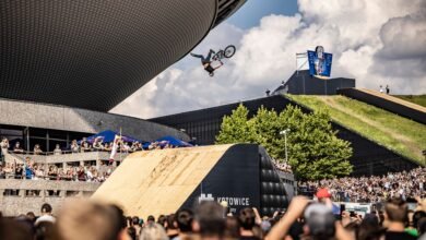 Będą skakać z dachu MCK. Red Bull Roof Ride wraca do Katowic. Fot. Marcin Kin/Red Bull Roof Ride