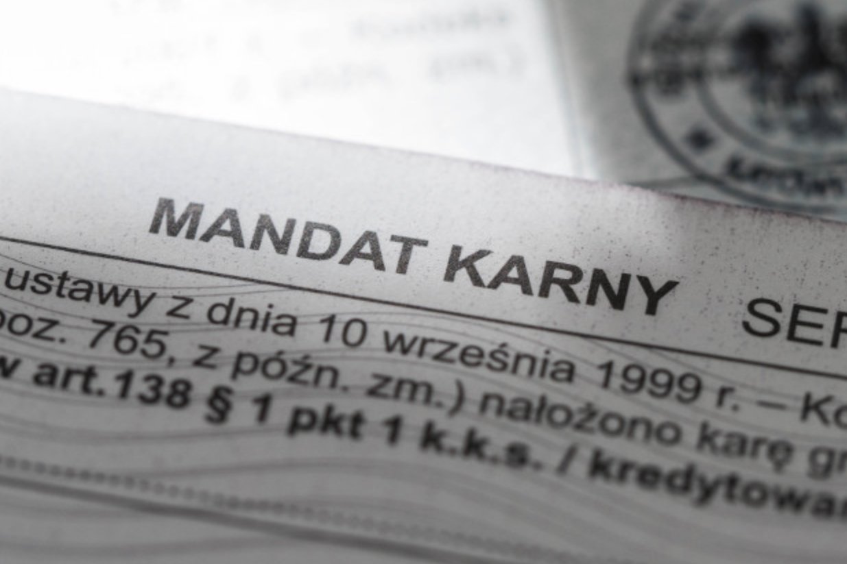 Skarbówka skontrolowała studia tatuażu i solaria. Posypały się mandaty. Fot. KAS Śląsk