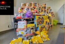 Nielegalne zabawki za 100 tys. zł. Są zatrzymania. Fot. KMP Dąbrowa Górnicza