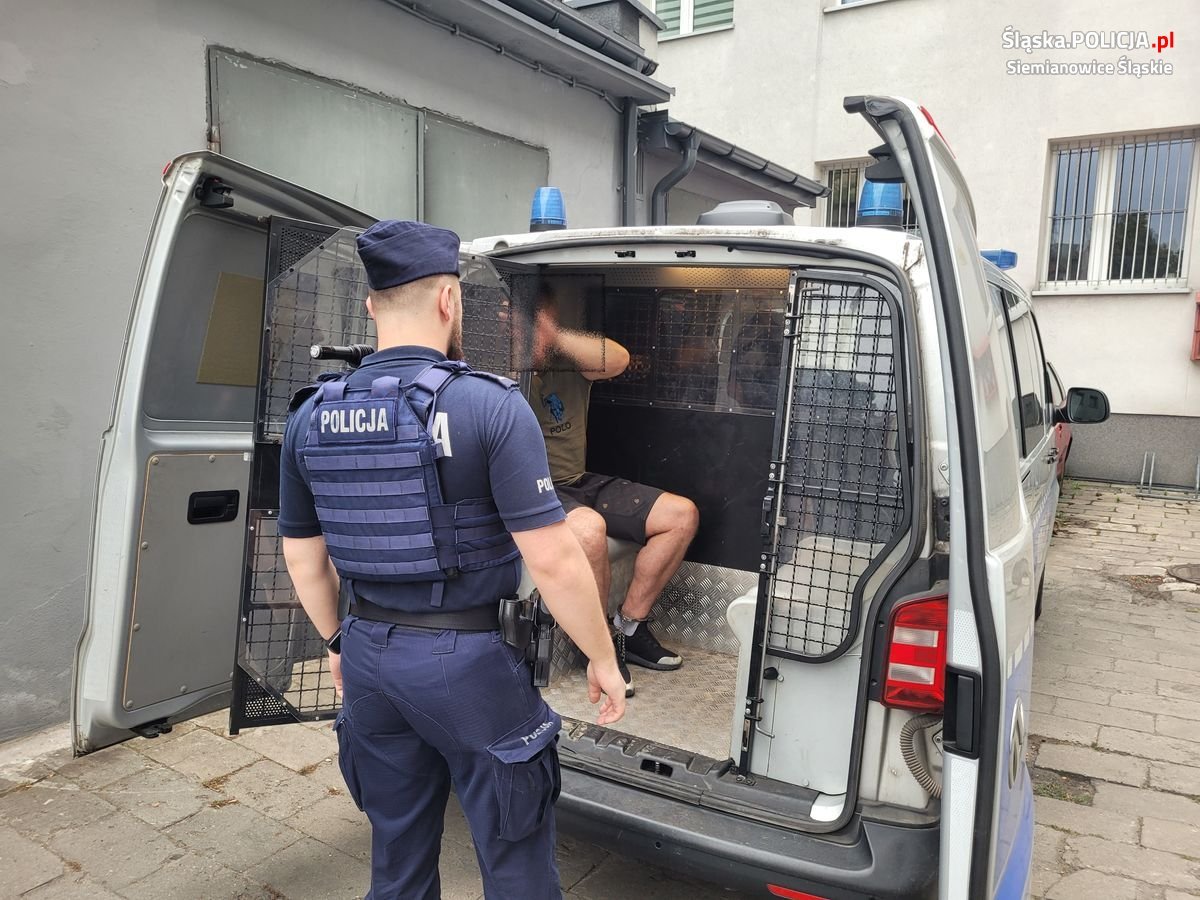 Siemianowice: Potrącił policjanta. Padły strzały/fot.Śląska Policja