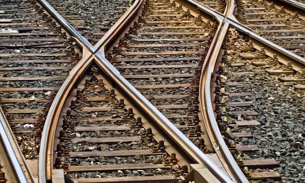 Leżał na torach, nie było z nim kontaktu