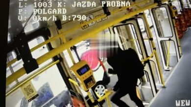 Chorzów: Prawie "zmiótł" osobę wychodzącą z tramwaju. Przerażające WIDEO/fot.Śląska Policja