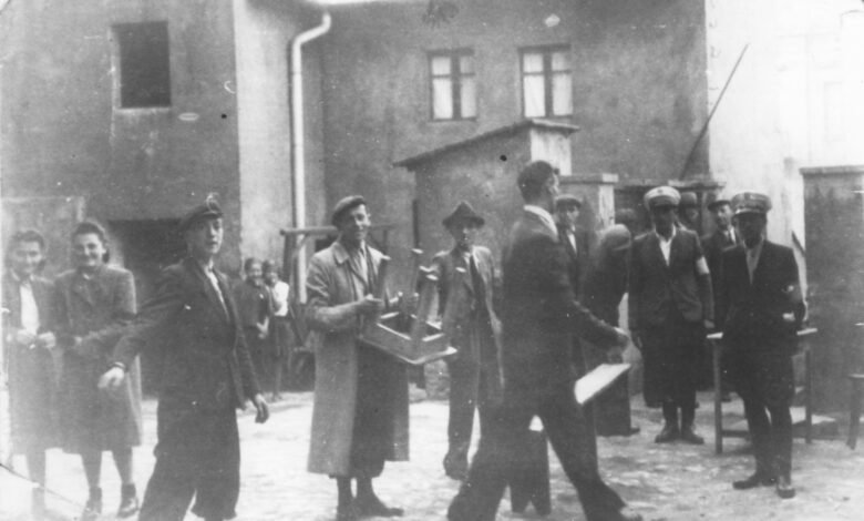 Żydzi w getcie w Będzinie. [fot. United States Holocaust Memorial Muzeum]