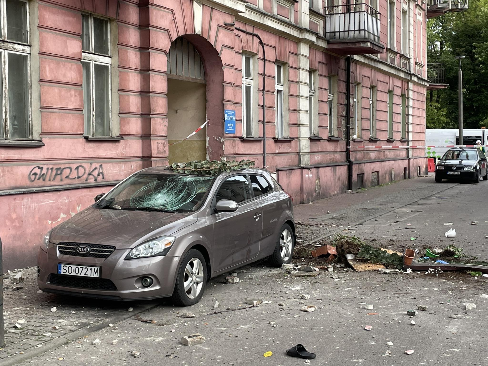 zmarła kobieta urwał się balkon