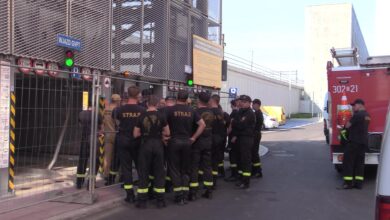 Strażacy ćwiczą na parkingu na Tylnej Mariackiej