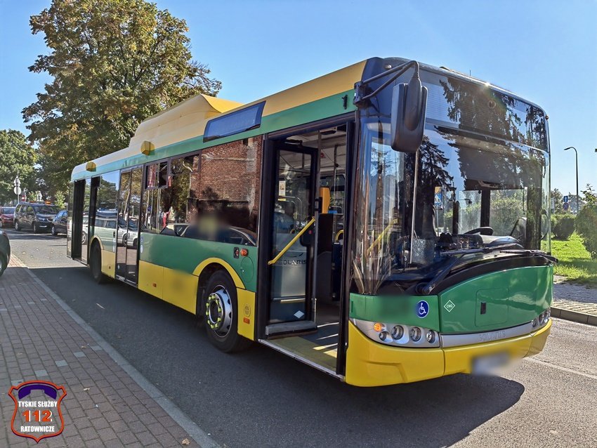 Tychy: Mężczyzna wypadł z autobusu w czasie jazdy/fot.112 Tychy - Tyskie Służby Ratownicze