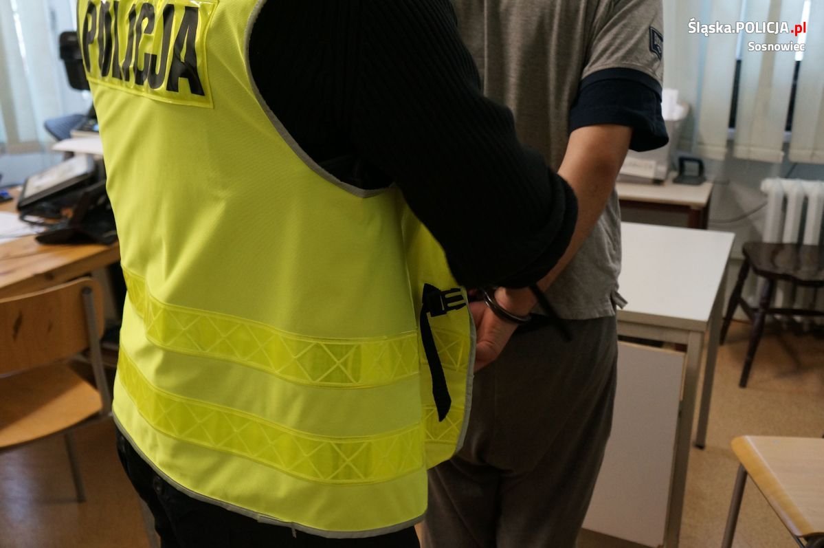 Policjanci z Sosnowca zatrzymali 54-latka, który dokonał serii przestępstw. [fot. Policja Śląska]