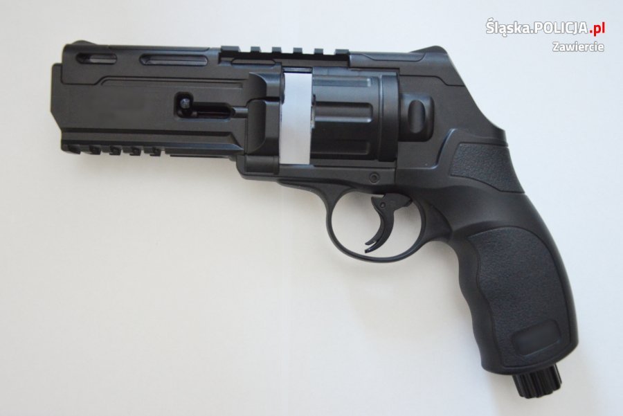 Pijany mężczyzna strzelał do ludzi z pistoletu na kulki. Fot. Policja Śląska