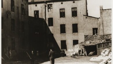 Zdjęcie z okresu getta wzdzielnicy Środula w Sosnowcu lub Kamionki w Będzinie. Lokalizacja dokładna nieznana. [fot. United States Holocaust Memoriał Muzeum]