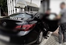 Trzy osoby zostały zatrzymane za usiłowanie kradzieży z włamaniem na terenie jednego z większych świętochłowickich przedsiębiorstw. Z jednego z budynków należących do infrastruktury firmy sprawcy mieli kraść metalowe elementy. Teraz grozi im do 10 lat więzienia.