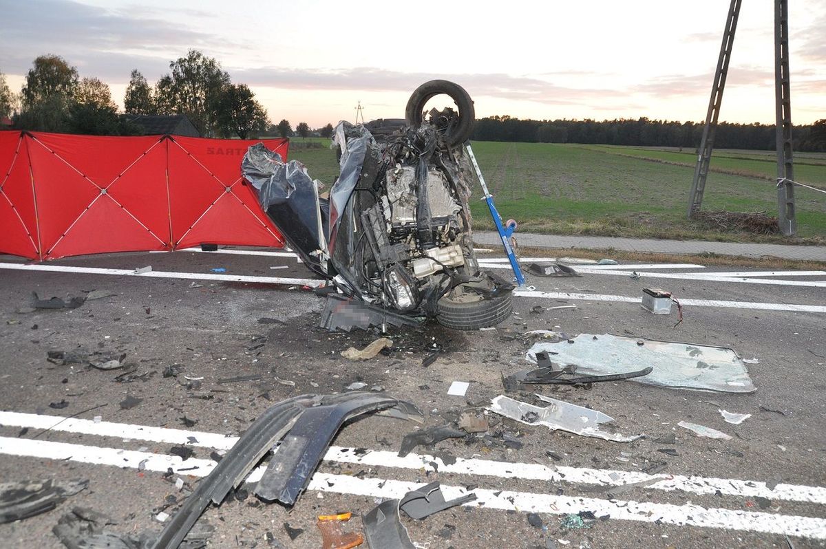 Czołówka z ciężarówką. Kierowca volkswagena zginął na miejscu/fot.KMP Biała Podlaska