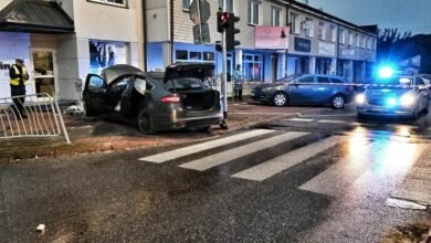 Taksówkarz wjechał w budynek. Lądował śmigłowiec LPR/fot.KPP Łuków