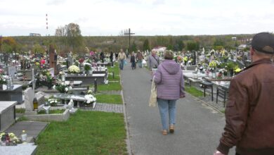 Śląskie: Wtorkowy szał na cmentarzach