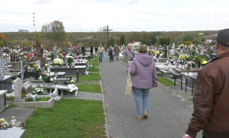 Śląskie: Wtorkowy szał na cmentarzach