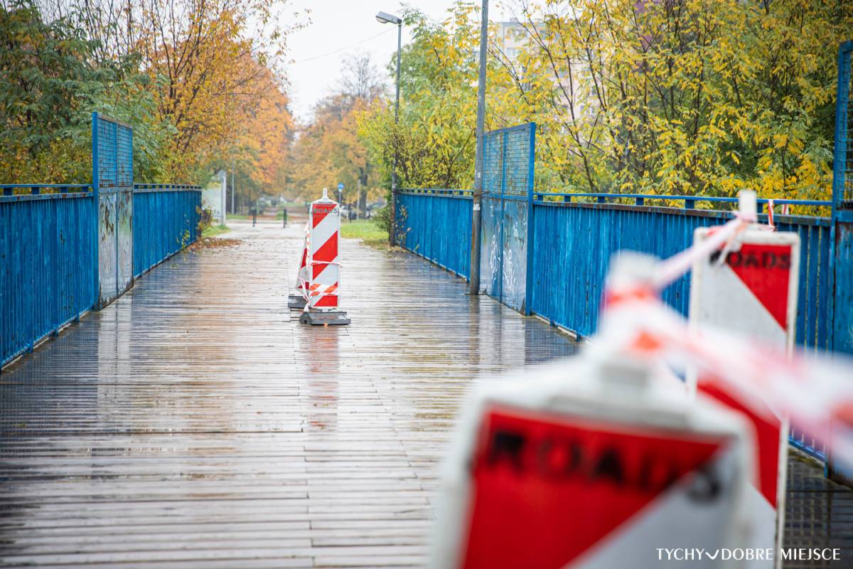 Tychy: Zamknęli kładkę nad torami. Zagraża bezpieczeństwu/fot.UM Tychy