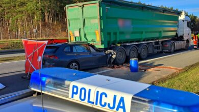 Uderzył w tył ciężarowi. Tragedia na A1/fot.Policja Pomorska