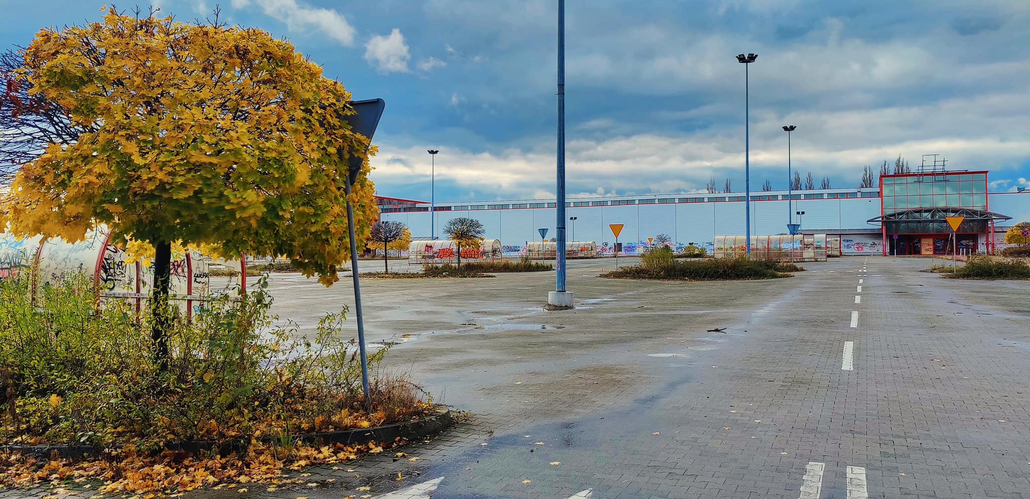 Dąbrowa Górnicza: Zamiast Auchan nowoczesny park handlowy/fot.Marcin Bazylak/fb