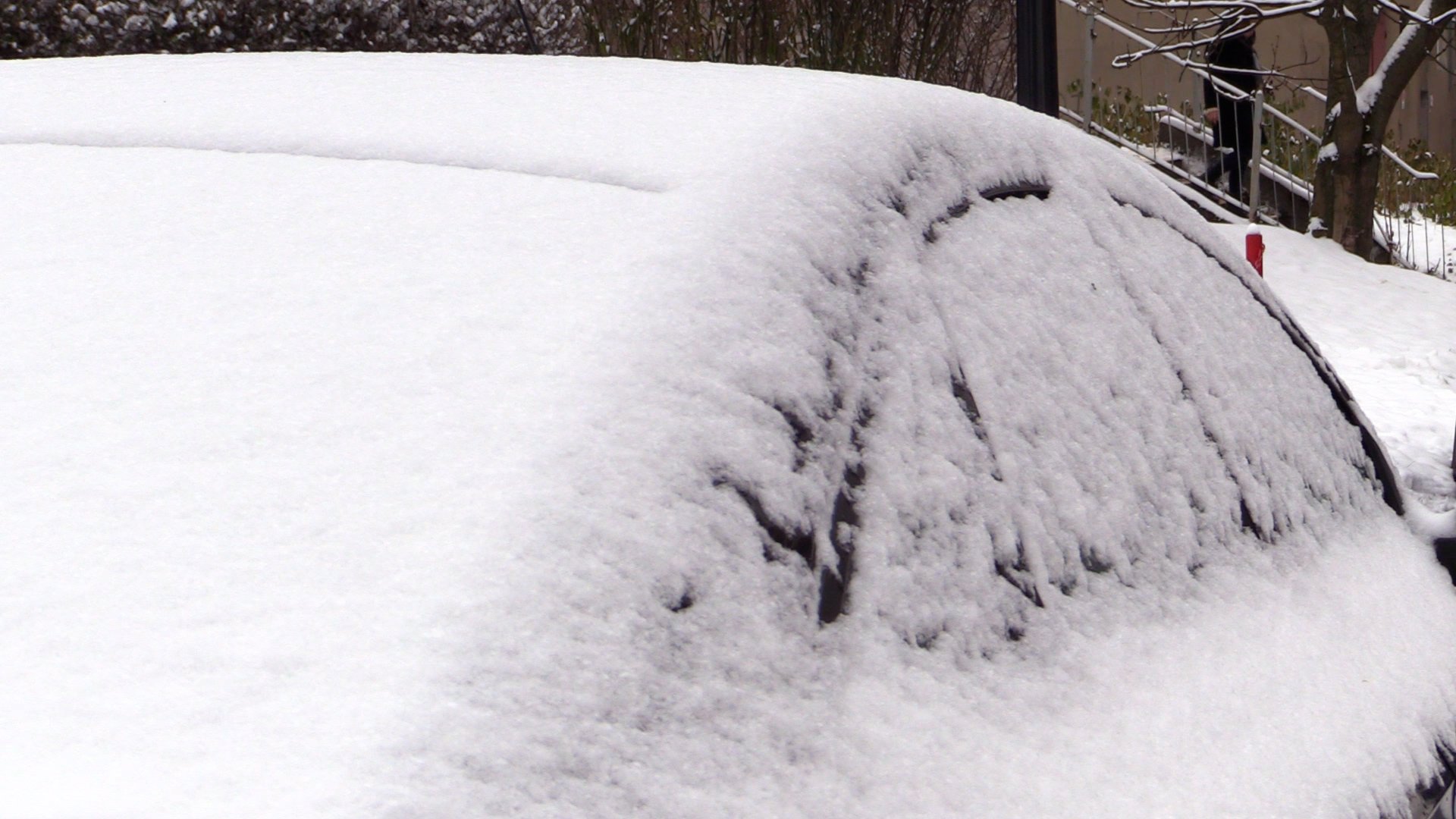 Masz śnieg na aucie? Dostaniesz mandat!