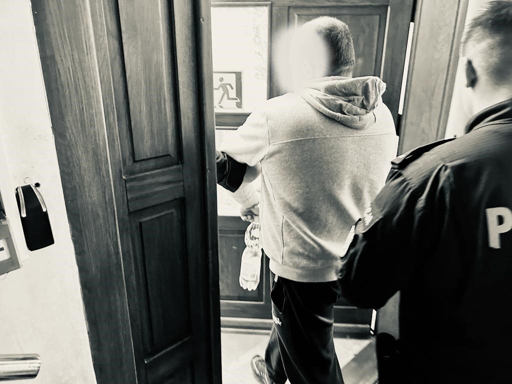 Atak nożownika. Zadał cios w klatkę piersiową/fot.Policja Podkarpacka