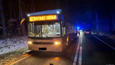 Śląskie: Wszedł pod koła autobusu. "Chciał prawdopodobnie popełnić samobójstwo"/fot.112 Tychy - Tyskie Służby Ratownicze