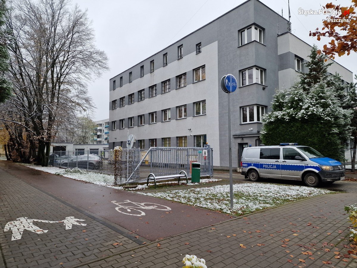 Samochodem prosto po drodze pieszo-rowerowej. Jest wideo. Fot. Policja Śląska