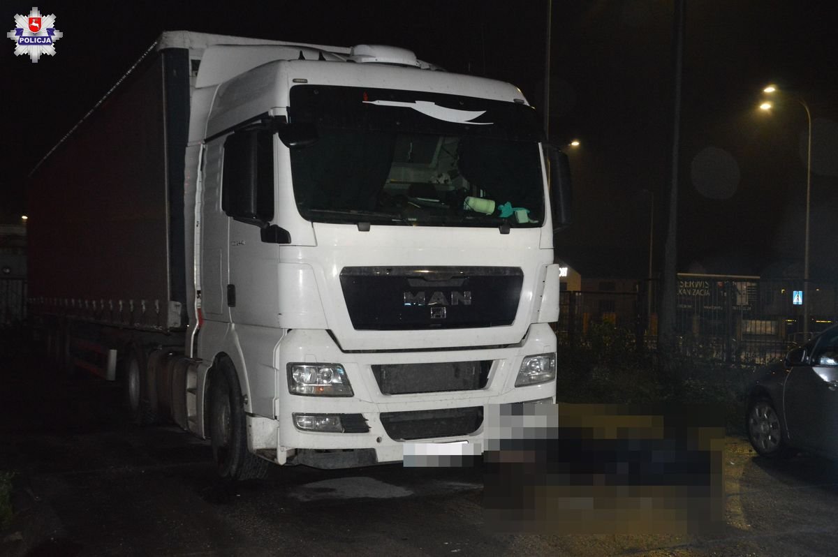 Śmierć na parkingu. Mężczyzna leżał przy ciężarówce/fot.Policja Lubelska