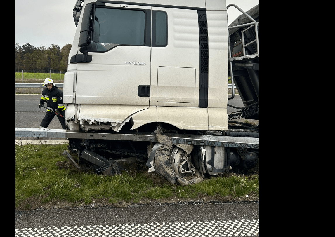 Wystrzał opony na S11. wypadek 10.11 Olesno