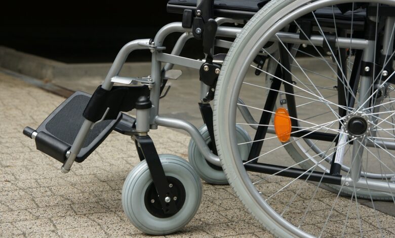 Śląskie: Mężczyzna na wózku potrącony przez tira/fot.pixabay.com