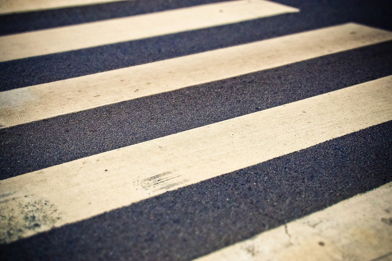 Seniorka potrąciła na pasach matkę z dzieckiem/fot.pixabay.com