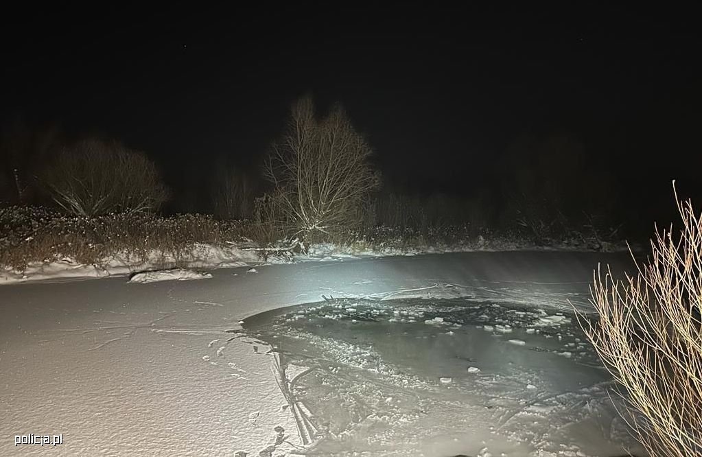 Pod 15-latkiem załamał się lód. Chłopak nie żyje/fot.policja.pl