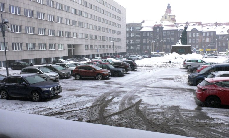 Puste miejsca parkingowe w Katowicach. Gdzie podziały się auta?