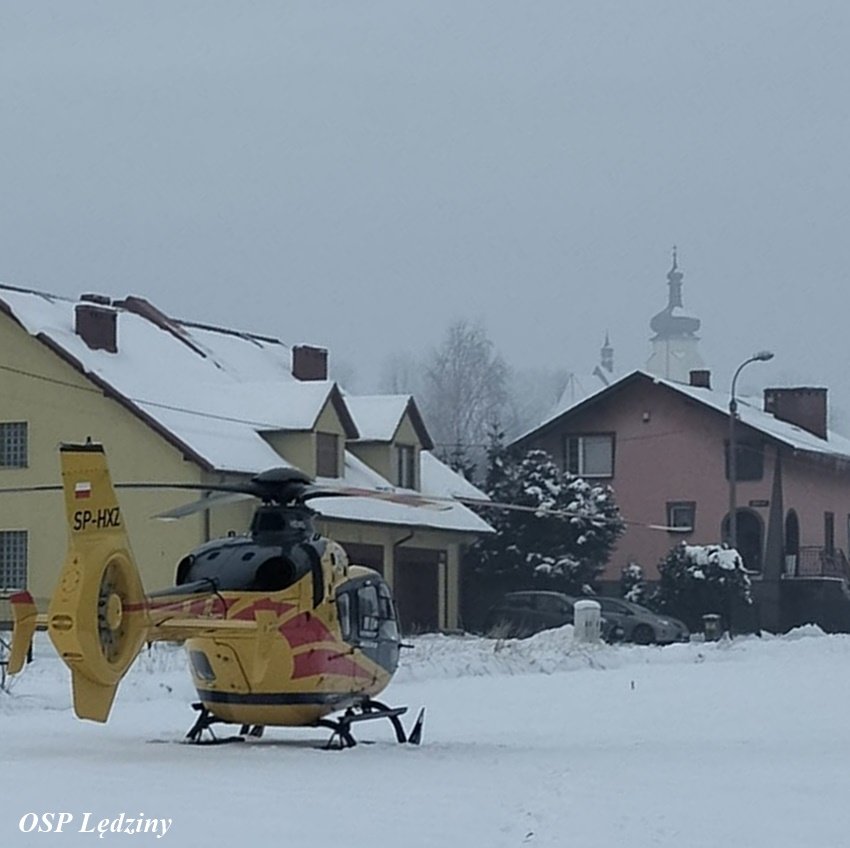 Poród w domu w Lędzinach. Lądował śmigłowiec LPR/fot.112 Tychy - Tyskie Służby Ratownicze