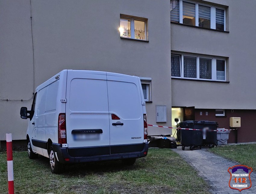 Tychy: Zwłoki w komorze śmietnikowej/fot.112 Tychy - Tyskie Służby Ratownicze