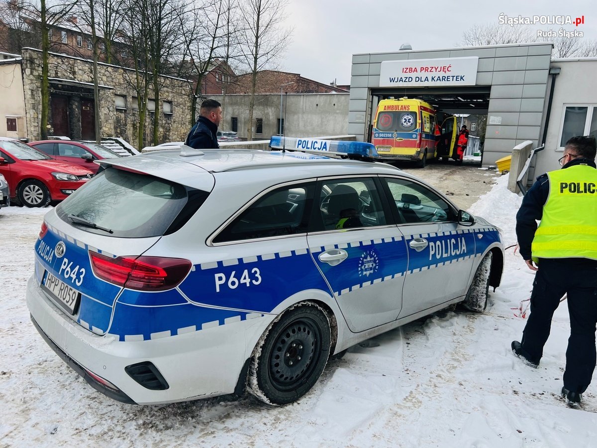 Policja eskortowała rodzącą kobietę do szpitala. Fot. Policja Śląska