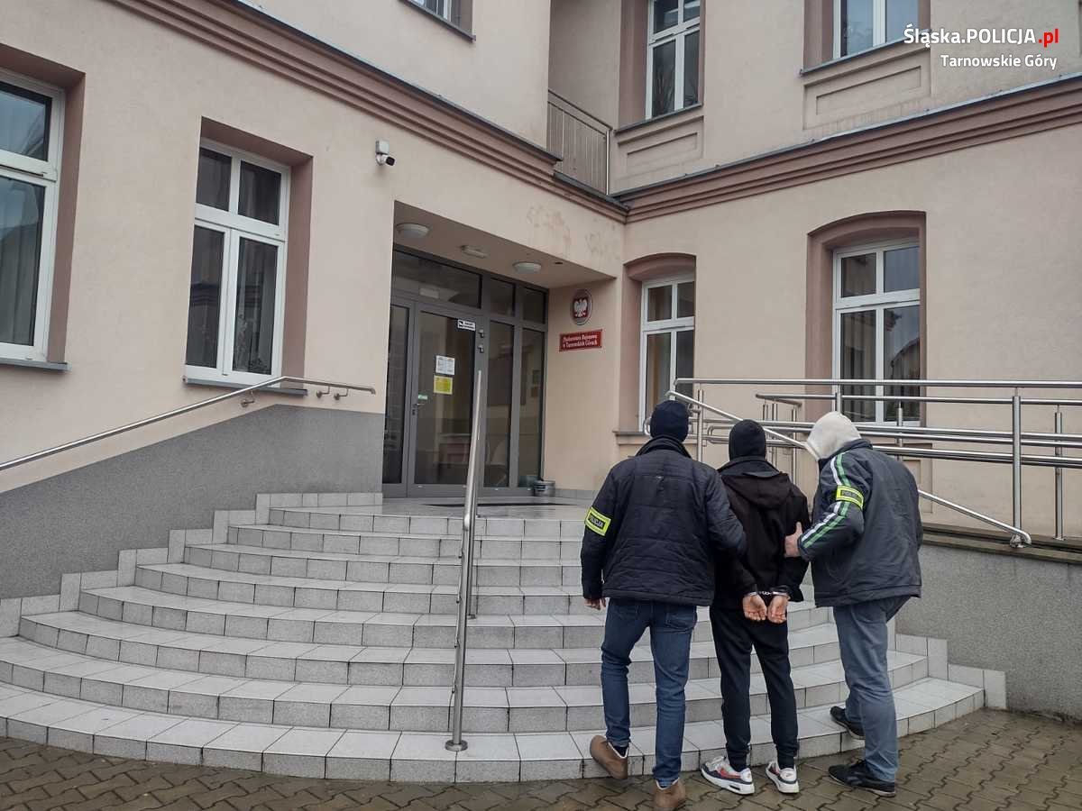 Pijany awanturował się na lotnisku. Chciał przekupić policję. Fot. Policja Śląska