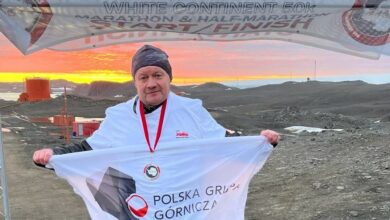 Górnik z Mysłowic przebiegł maraton na Antarktydzie. Fot. PGG