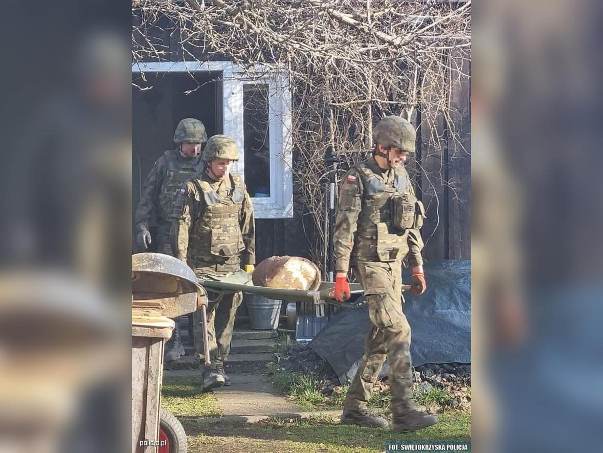 Przez osiemdziesiąt lat spali na bombie/fot.policja.pl