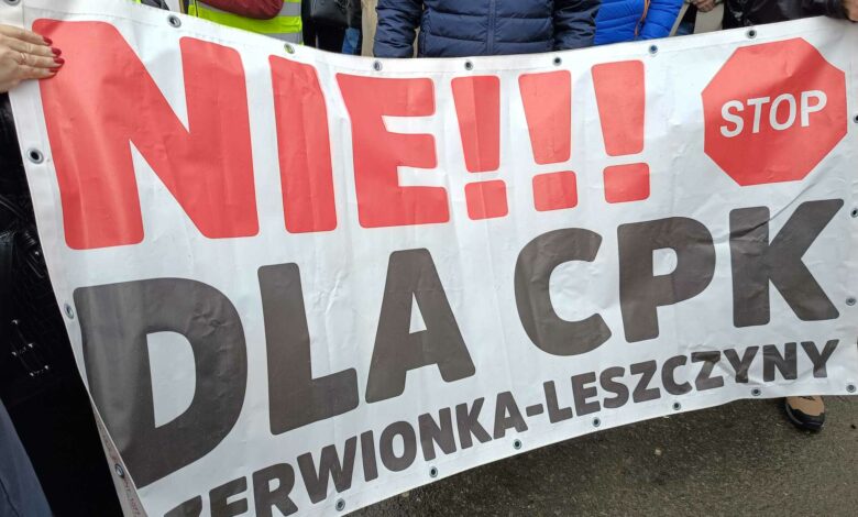 W Mikołowie trwa protest Stop CPK przez Śląsk Zobaczcie zdjęcia. Fot. Wojciech Żegolewski